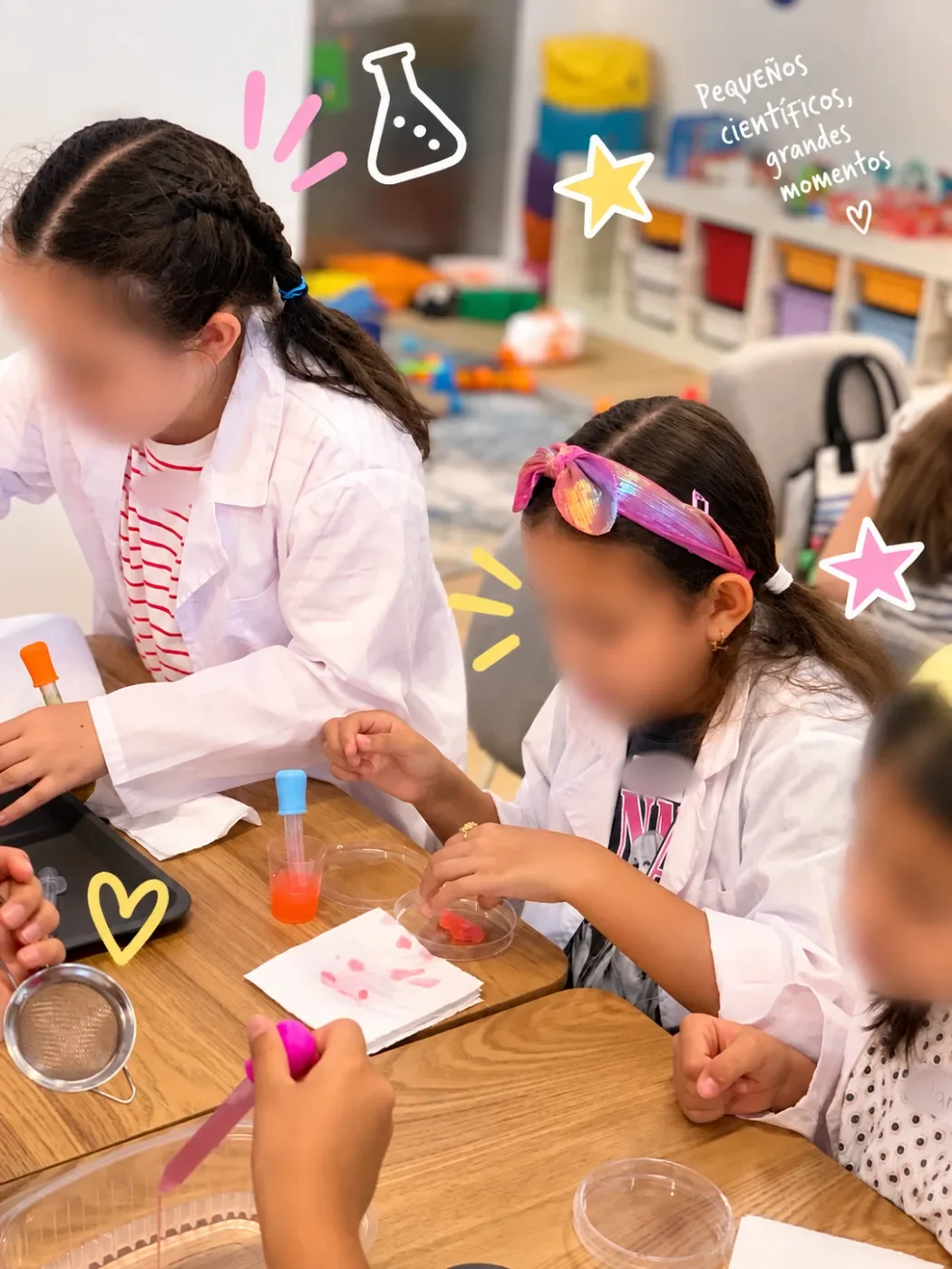 Niñas con bata haciendo un experimento con pipetas en un cumpleaños